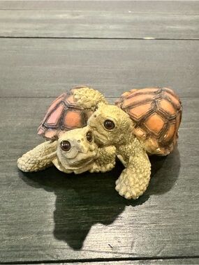 Stone Critter Tortoise Couple figurine manufactured by S&C in 1993